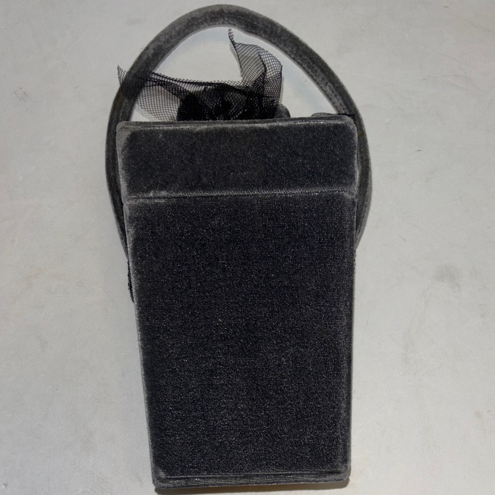 GRAY VELVET HAND BAG BOX DESIGN WITH MOVABLE TOP HANDLE BOW ADORNMENT ON TOP